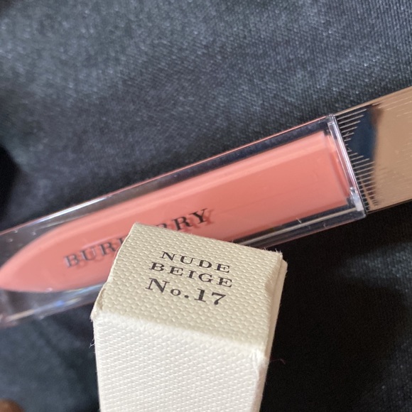 Burberry Velvet Crush 40, Lip Velvet 1, Lip Lacquer 3, Gloss 17 and 93 $20 each - Picture 6 of 7